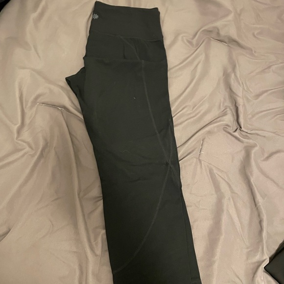 Athleta Mid Rise Salutation Capri - Picture 2 of 4